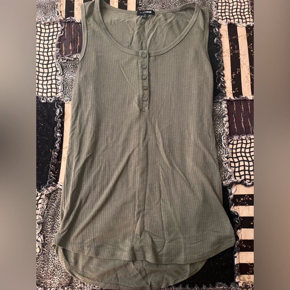 Woman’s tank